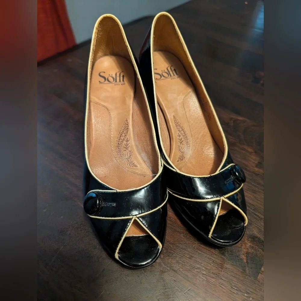 SOFFT Women's 7M Black Patent Leather Peep Toe Pumps with Faux Button Detail EUC